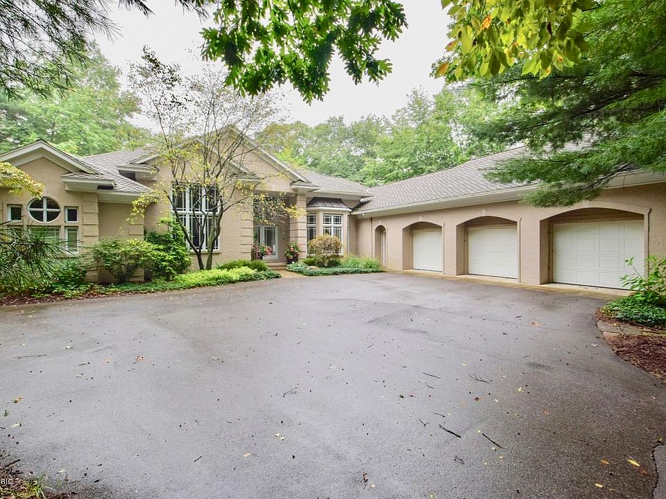 1st image of 1530 Winterwood Dr NE