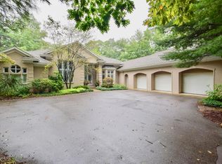 1530 Winterwood Dr NE, Grand Rapids, MI 49525