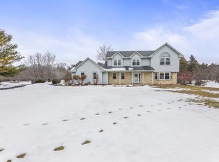 S16W32646 Luterbach Ct, Delafield, WI 53018