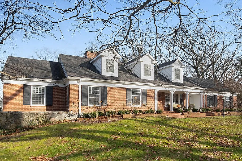 2960 Hickory La photo 1