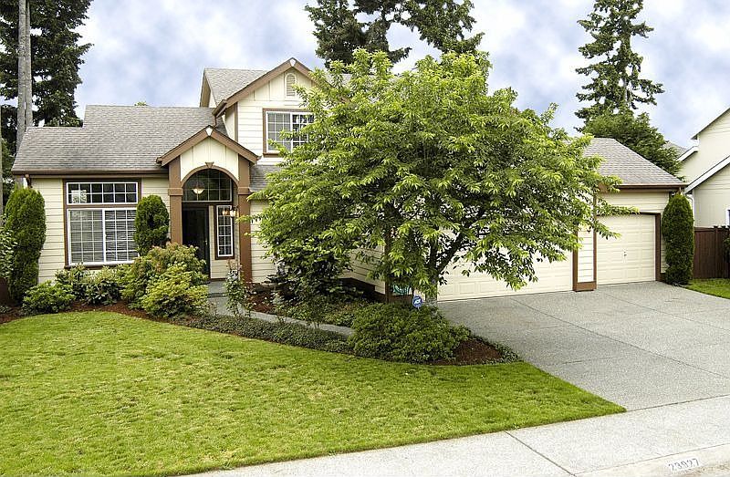 Exterior - 3-car garage!