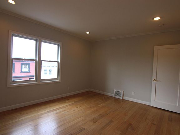 4th image of 135 Carmel St