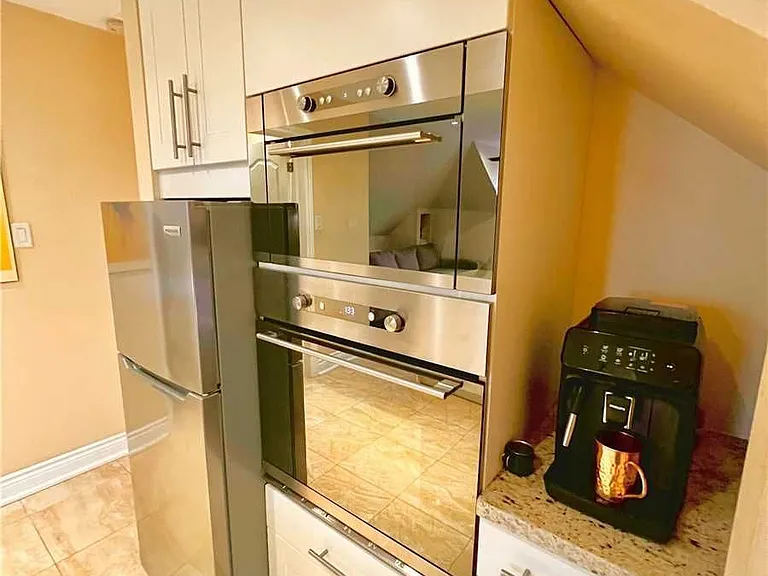 900 Avenue Rd #3 — Photo 12