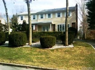 19 Seward Dr, Dix Hills, NY 11746
