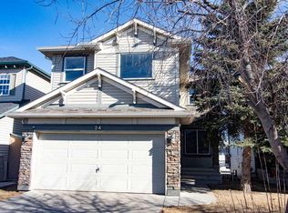 24 SW Panamount Ln NW, Calgary, AB T3K5Y3