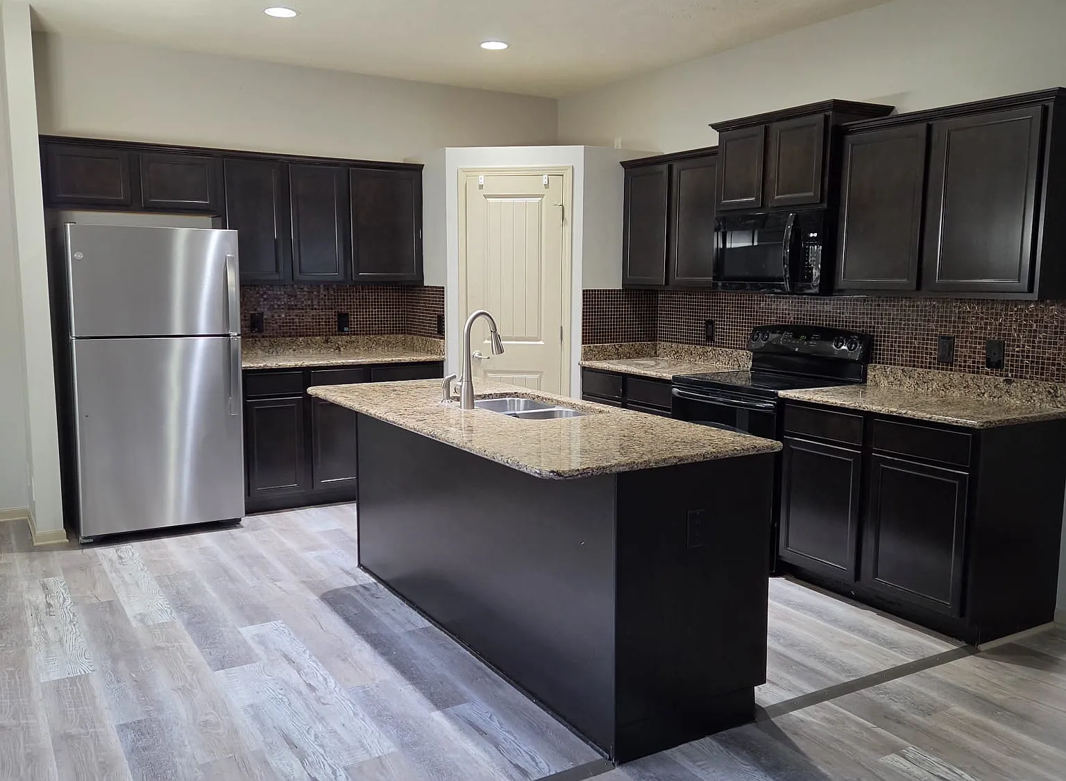 3 bed, 1603 sqft, $2,150 — Photo 3