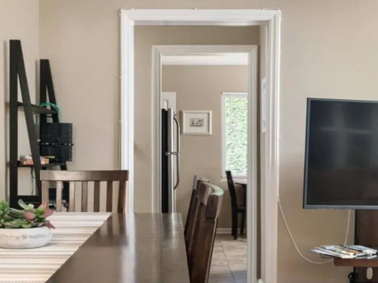 1717 Rockne Dr — Photo 5