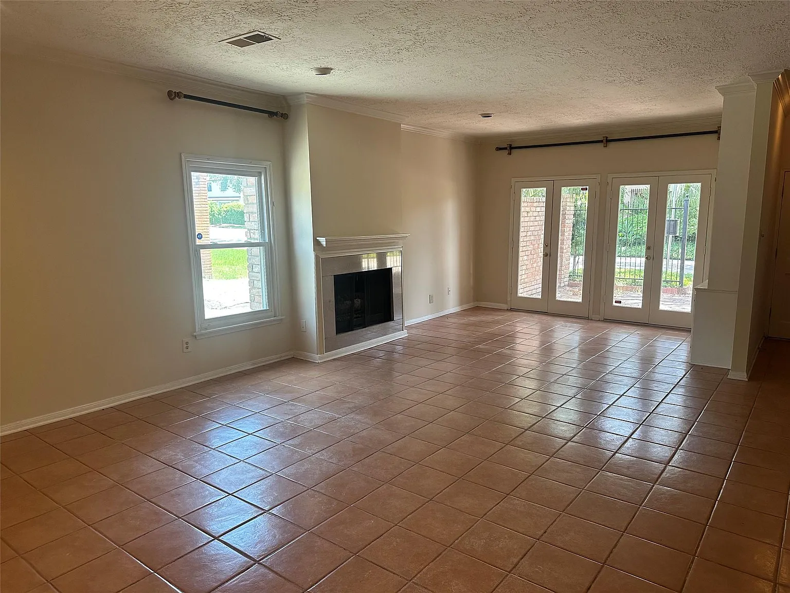 2 bed, 2.5 bath, 2134 sqft, $2,950 — Photo 3