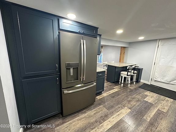 2nd image of 611 Chestnut St
