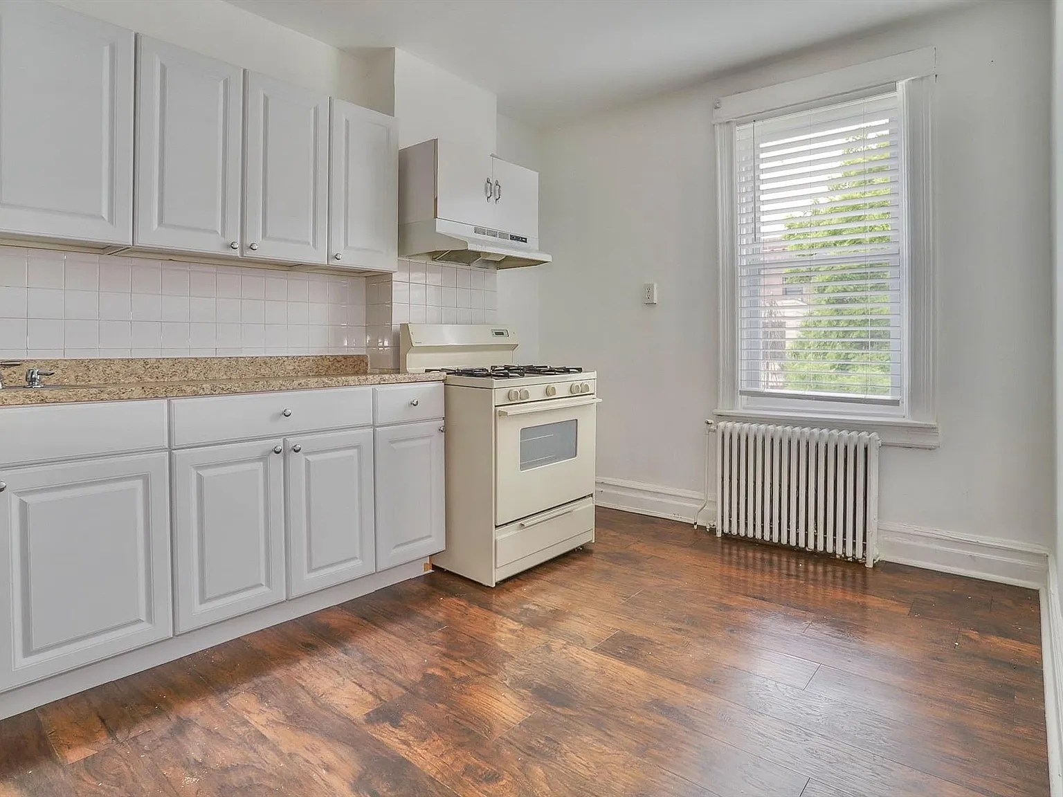 Lovely West New York 2 BR at 117 57th Street - Heat and hot water included — Photo 3