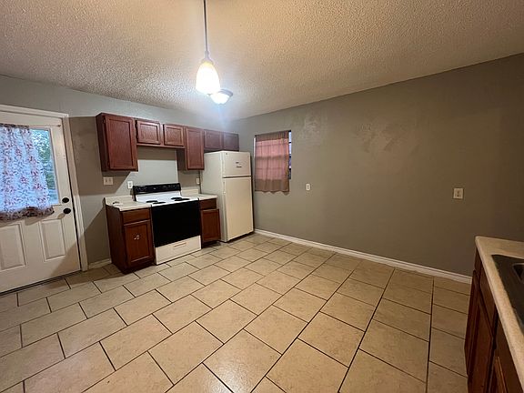 4th image of 506 Kernan Dr