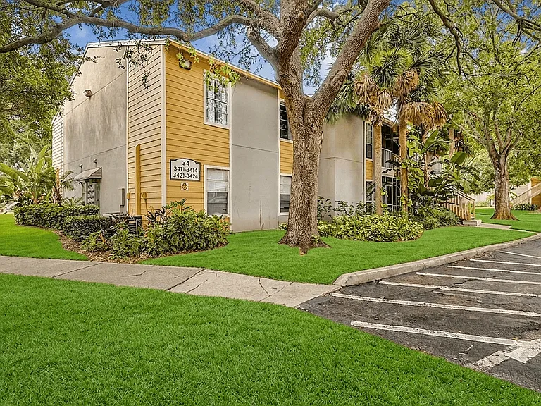 Aventine at Forest Lakes Apartment Homes — Photo 2