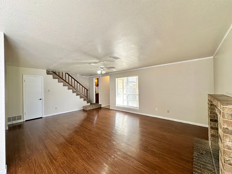 3004 Chaucer Dr — Photo 5