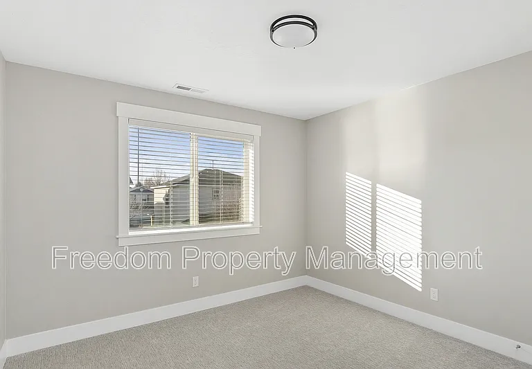 1446 E Star Dr — Photo 5