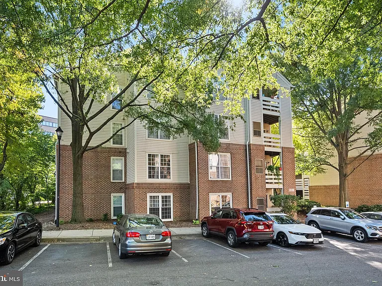 240 S Reynolds St #411 — Photo 1