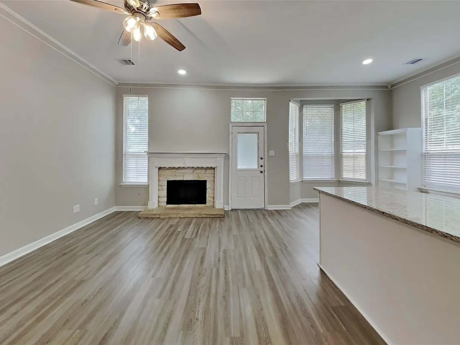 3 bed, 2.5 bath, 2068 sqft, $2,325 — Photo 3