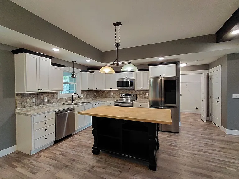 20955 Halifax Dr — Photo 3