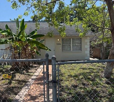 2nd image of 1326 NW 8th Avenue