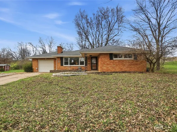 2113 Hilltop Rd, Xenia, OH 45385