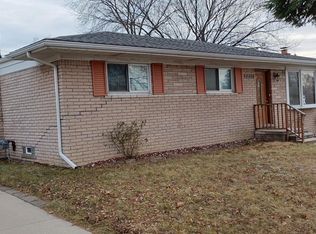 32328 Ryan Rd, Warren, MI 48092