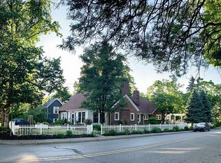 629 Spencer Rd, Brighton, MI 48116