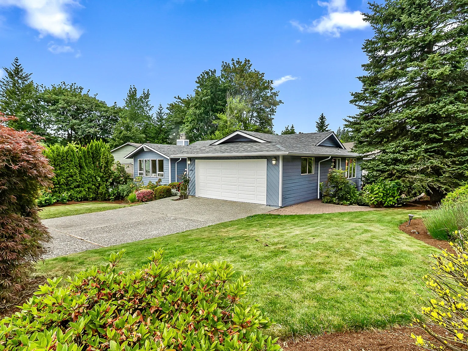 5 bed, 3900 sqft, $4,195 — Photo 4