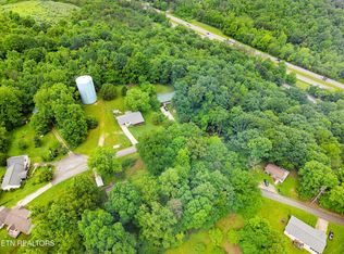 Posey Ln, Jacksboro, TN 37757