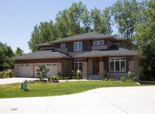 7220 Hidden Hollow Ct, Mounds View, MN 55112