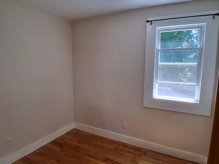 4 115th St #2R — Photo 4