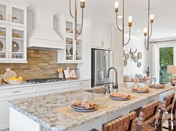 3012 Oak Landing Dr, Charlotte, NC 28205