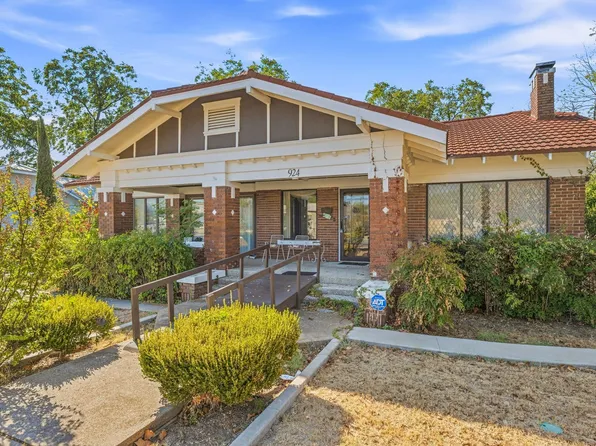 924 4th St, Graham, TX 76450