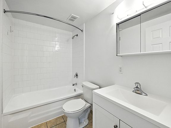 5th image of 172 Bay St S #407