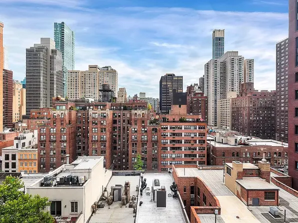 345 East 52nd Street image 3 of 14