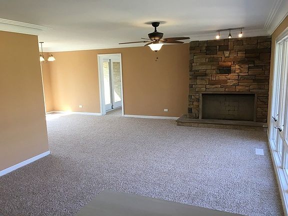 4th image of 17W623 Hillcrest Dr