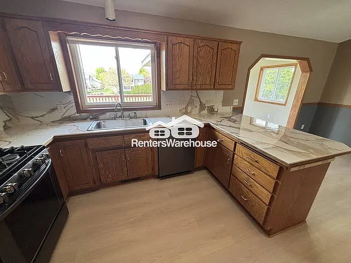 329 Alexander Ct — Photo 3