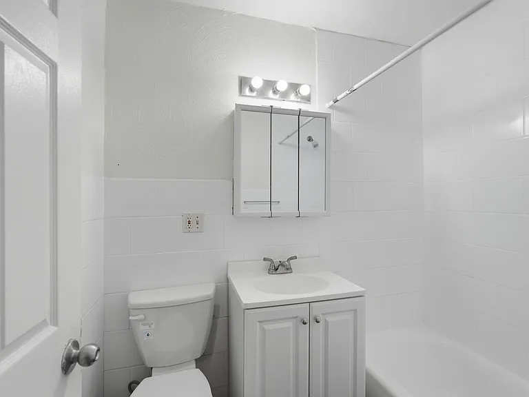 Fernrock Apartments — Photo 10