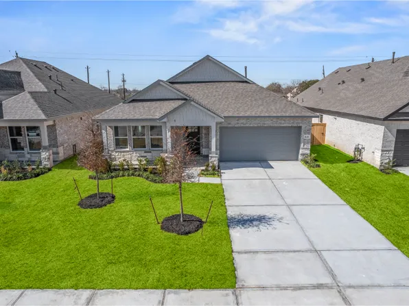 3138 Emerald Hills Dr, Angleton, TX 77515