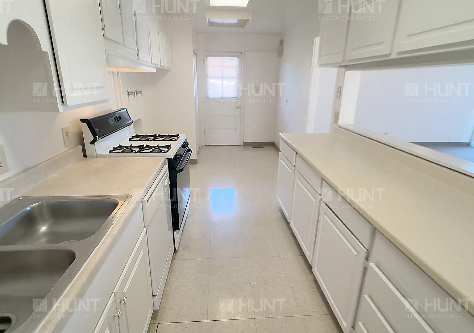 3 bed, 1250 sqft, $1,600 — Photo 3