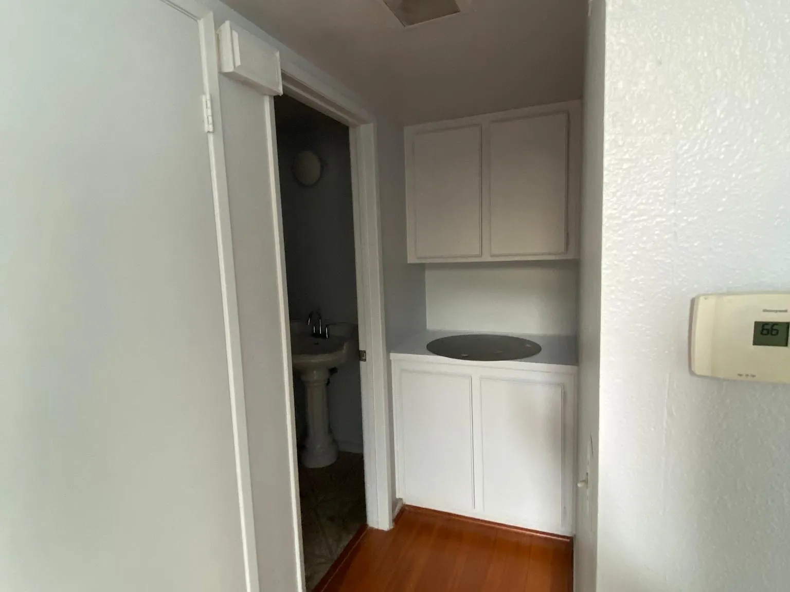567 E Fairfield Ct — Photo 2
