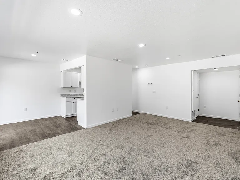 Oakbrook Apartments — Photo 18