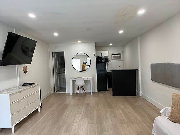 4th image of 407 71st Ave N #7