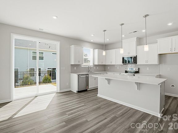 5th image of 343 Laura Elizabeth Ln