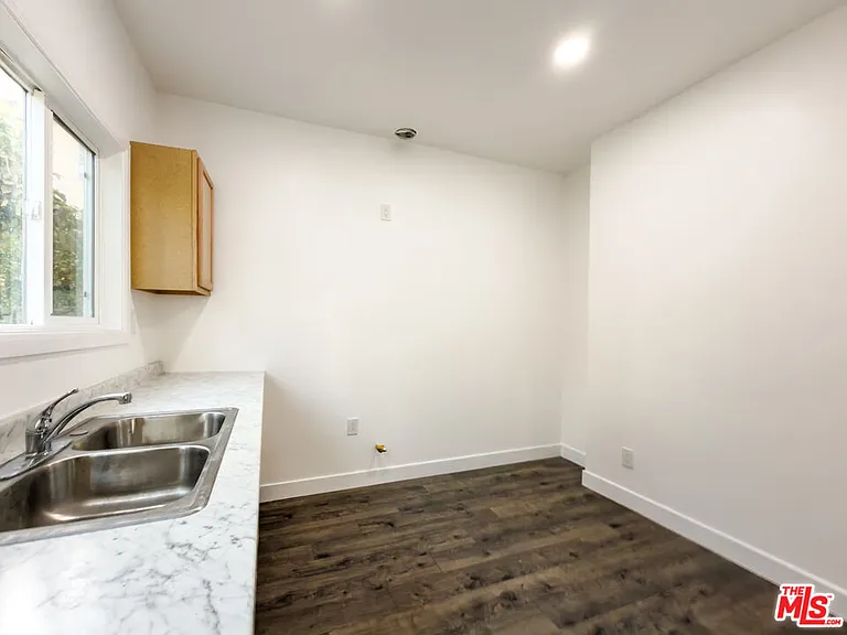 908 S Normandie Ave #7 — Photo 15