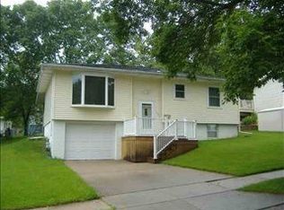 1995 Winne Ct, Dubuque, IA 52002