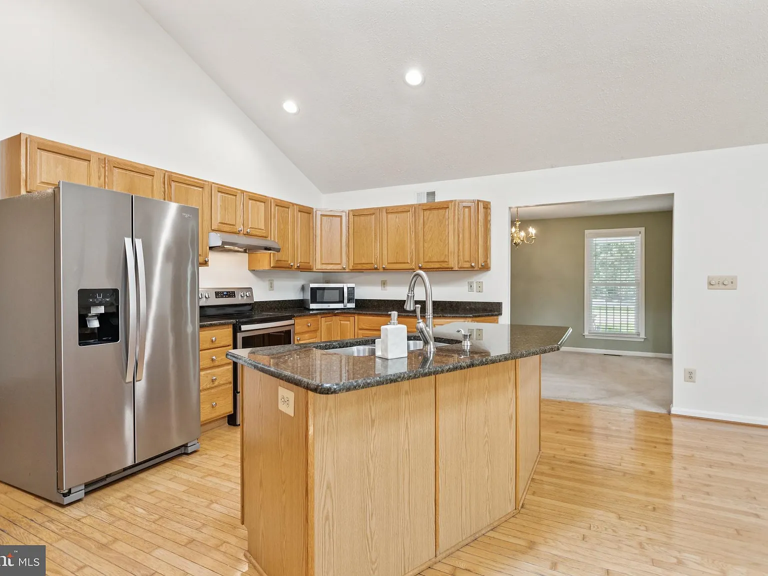 3 bed, 2.0 bath, 2171 sqft, $2,800 — Photo 2