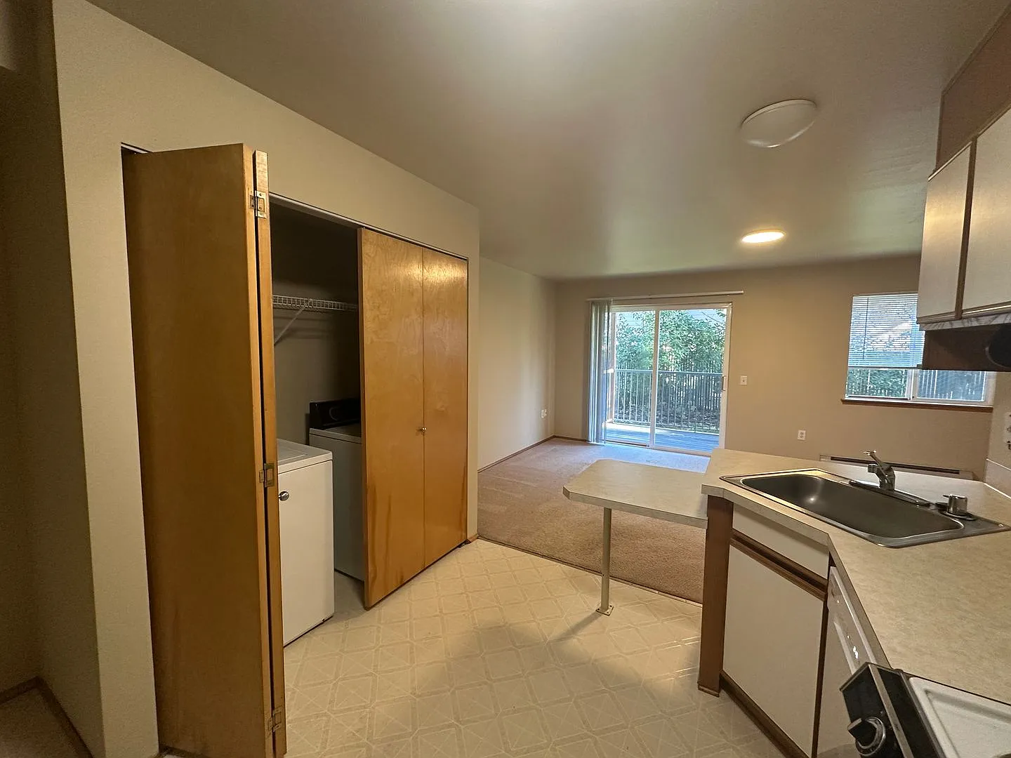 BHS T 3314 3318 3322 3326 Shuksan Studios — Photo 3