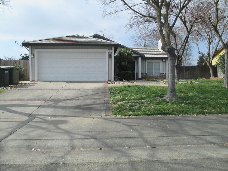 2nd image of 126 S Emerald Oak Dr