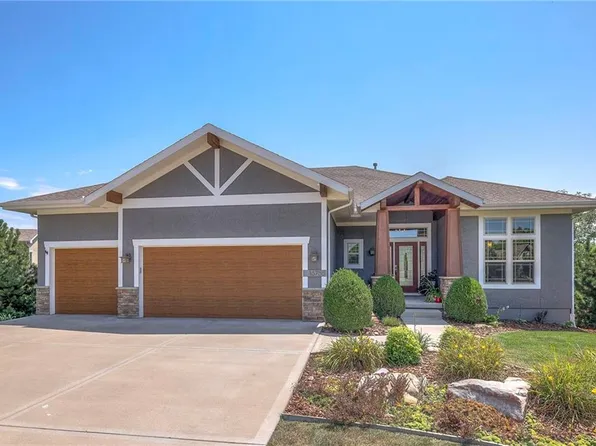 16755 Birch St, Stilwell, KS 66085