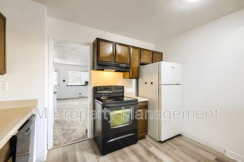 2 bed, 1.0 bath, 870 sqft, $1,350 — Photo 1