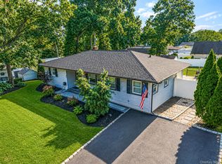 40 Avenue A, Holbrook, NY 11741